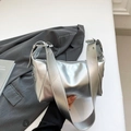 Borsa hobo argento metallizzato con tracolla larga regolabile per un look street style - Superficie a Specchio Metallica (Argento) / Argento