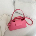 Borsa sottobraccio rosa minimalista in pelle con manico e tracolla regolabile - Rosa