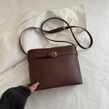 Borsa a secchiello minimalista marrone scuro con motivo litchi e fibbia argento - Marrone