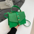 Strukturierte grüne Handtasche aus Kunstleder mit Glitzer-Finish und goldener Schnalle - Pailletten-Patchwork-Stil / Grün