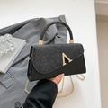 Borsa da sera nera da donna con paillettes a V e tracolla a catena dorata dal design elegante - Nero