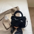 Sac à main élégant en cuir PU noir avec grand nœud et détails dorés - Noir