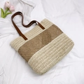Bolso de paja trenzada a rayas con correa de cuero marrón para playa y verano - Blanco Roto (Sin Colgante)