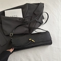 Sac baguette noir motif crocodile minimaliste avec fermoir en forme de nœud doré - Noir