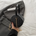 Schwarze Mini-Zylindertasche mit goldener Kette und grauem M-Buchstabenmuster - Schwarz