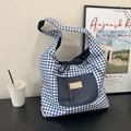 Borsa tote a scacchi bianchi e blu con tasca in denim e chiusura a coulisse - Quadri Blu