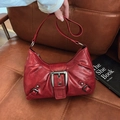Bolso bajo el brazo rojo retro de piel sintética con hebillas y textura plisada - Rojo
