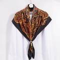 Pañuelo de seda cuadrado 90cm motivo barroco con hebilla metálica en ropa blanca - 90x90cm (Twill pañuelo antideslizante) / Color Recomendado