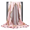 Carré de soie satin rose 90x90cm à pois gris et motif de chaînes dorées élégant - Rose