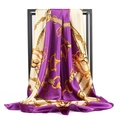 Sciarpa di seta viola e beige con stampa a catena equestre e finitura satinata - Viola