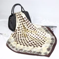 Seidenschal mit Polka-Dots auf einer Handtasche drapiert Vintage-Blumenmuster 90x90cm - 90*90cm / Braun
