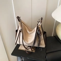 Bolso tote elegante beige y marrón oscuro con borla larga y detalles trenzados - Bolso Individual / Caqui