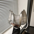 Sac croissant argenté Y2K avec bandoulière réglable et logo fashion embossé - Argenté