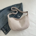 Sac bandoulière demi-lune en velours côtelé beige avec sangle réglable texturée - Blanc Cassé