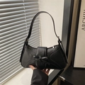 Bolso bajo el brazo minimalista negro en forma de media luna con detalle de lazo - Negro
