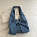 Schicke blaue Denim-Einkaufstasche mit großer Schleife und elegantem Minimal-Design - Blau
