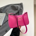 Sac baguette rose vif avec boucle noeud en métal doré et finition en cuir PU lisse - Rose rouge