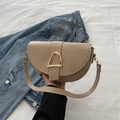 Sacoche beige chic avec boucle triangulaire dorée et bandoulière réglable style français - Khaki