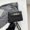Sac à bandoulière carré noir classique en cuir brillant et tissu à paillettes chic - Noir