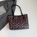 Borsa tote marrone scuro lucida con stampe di fiori rosa e fiocchi da donna - Stile Fiocco