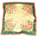 Elegante foulard quadrato in seta satinata smeraldo e arancio con fiori e catene d'oro - Giallo e Verde