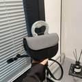 Borsa a sella minimalista bicolore nero e grigio con manico metallico argento unico - Nero