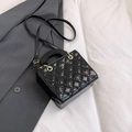 Elegante bolso de mano acolchado negro en cuero brillante con herrajes dorados - Negro sin Colgante