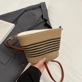 Borsa a tracolla in paglia beige a righe nere con cinturino in pelle marrone estiva - Cachi e Nero