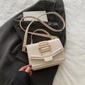 Borsa a mano minimalista bianco crema con fibbia dorata e tracolla regolabile - Bianco