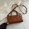 Sac bandoulière rectangulaire marron avec inscription FASHION et bandoulière réglable - Fauve