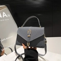 Sac à bandoulière chic en toile grise avec boucle fer à cheval dorée et poignée femme - Noir