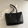 Bolso tote minimalista de piel trenzada negra con gran capacidad y correas delgadas - Negro