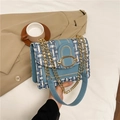 Borsa in tweed bianco e blu con finiture in pelle azzurra e catena dorata - Blu