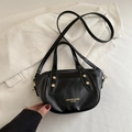 Bolso tipo cubo clásico de cuero negro para mujer con letras doradas y remaches - Negro