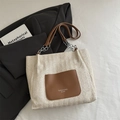 Beigefarbene gewebte Tragetasche mit brauner Ledertasche und Metallkettenriemen - Braun