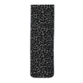 Détail macro d'une écharpe léopard épaisse avec motifs noir-gris et bords surjetés - 180X25CM / Noir