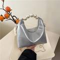 Mini bolso plateado con asa de perlas y cadena dorada con acabado satinado fino - Plateado