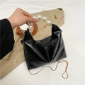 Bolso pequeño de piel PU negra con asa de perlas elegantes y correa de cadena dorada - Negro