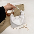 Mini bolso blanco de media luna con asa de perlas y correa de cadena dorada para mujer - Blanco