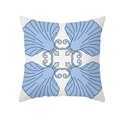 Kissenbezug aus Pfirsichhaut mit blauem geometrischem Muschelmuster auf Weiß - Mediterrane Muschel Symmetrisch (TPR331-39)