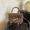 Modische Schultertasche mit Leopardenmuster, Goldschnalle und Tragegriff - Braun