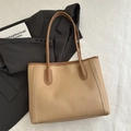 Borsa tote in pelle bicolore beige e marrone con cuciture bianche a contrasto - Cachi (Senza Ciondolo)