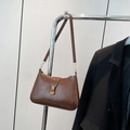 Bolso vintage de cuero marrón oscuro con hebilla dorada y correa de hombro ajustable - Marrón