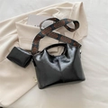 Borsa a secchiello in pelle PU nera con tracolla geometrica retrò e pochette - Nero