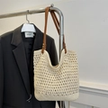 Grande borsa tote in paglia intrecciata beige con manici marroni per vacanze estive - Bianco