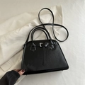 Klassische schwarze Vintage Handtasche aus strukturiertem PU-Leder mit Metallschnalle - Schwarz