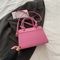 Roze minimalistische grote shopper met geknoopte handgreep en metalen ringdetail - Roze