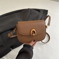 Vintage caramel saddle bag with gold horseshoe clasp and slim shoulder strap - Brown