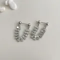 Orecchini a catena d'argento geometrici con scaglie di metallo esagonali e perno a sfera - Argento