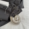 Chic silver seashell evening bag with nautilus texture and snake chain strap - Silver Conch